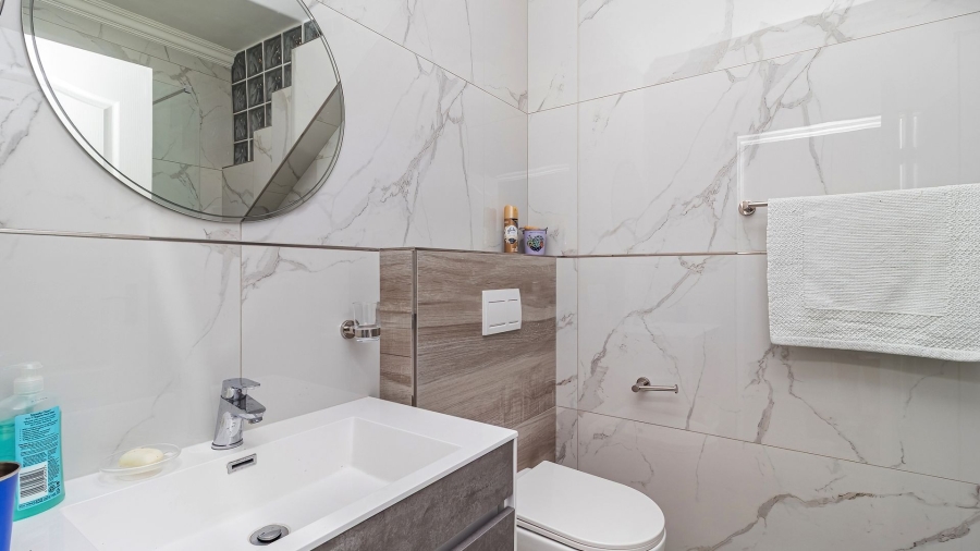 3 Bedroom Property for Sale in Bloubergstrand Western Cape